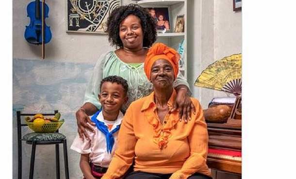 Díaz-Canel y otras autoridades felicitan a las madres de Cuba Díaz-Canel y otras autoridades felicitan a las madres de Cuba
