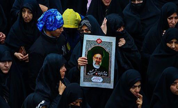 Irán rinde multitudinario homenaje al difunto presidente Ebrahim Raisi Irán rinde multitudinario homenaje al difunto presidente Ebrahim Raisi