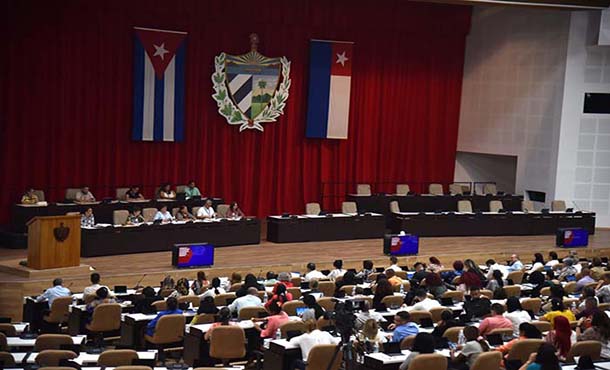 Miradas críticas de diputados al embarazo adolescente en Cuba Miradas críticas de diputados al embarazo adolescente en Cuba