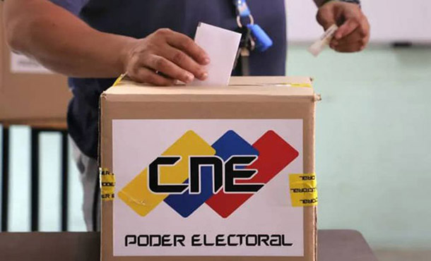 Saluda autoridad partidista Consulta Popular Nacional en Venezuela Saluda autoridad partidista Consulta Popular Nacional en Venezuela