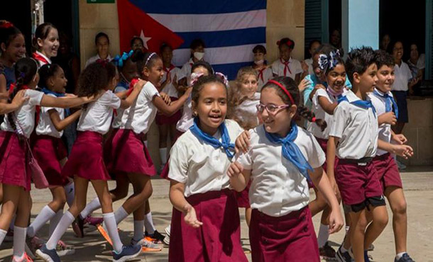 Evalúa Díaz-Canel preparativos del Curso Escolar en Cuba Evalúa Díaz-Canel preparativos del Curso Escolar en Cuba