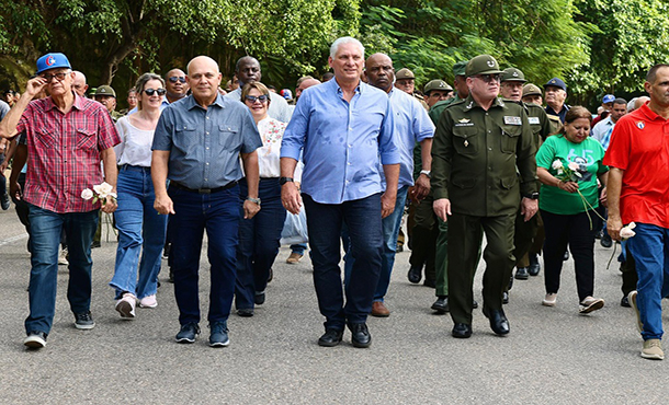 Lidera Díaz-Canel homenaje a revolucionario cubano Camilo Cienfuegos Lidera Díaz-Canel homenaje a revolucionario cubano Camilo Cienfuegos