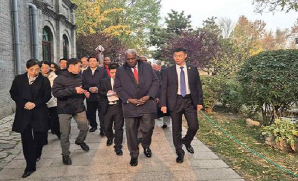 Esteban Lazo concluye visita oficial a China Esteban Lazo concluye visita oficial a China