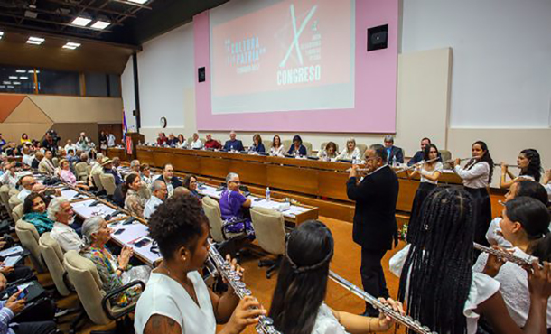 Asiste Díaz Canel a clausura del X Congreso de la Unión de Escritores y Artistas de Cuba Asiste Díaz Canel a clausura del X Congreso de la Unión de Escritores y Artistas de Cuba