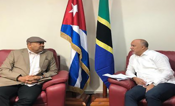 Arribó a Cuba el Canciller de Tanzania Arribó a Cuba el Canciller de Tanzania