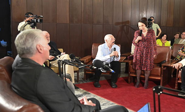 Presidente de Cuba se reunió con participantes en Festival de Cine Presidente de Cuba se reunió con participantes en Festival de Cine