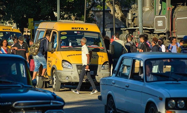 Ministro de Transporte actualiza sobre servicio de gazelles en La Habana Ministro de Transporte actualiza sobre servicio de gazelles en La Habana