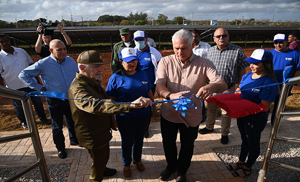 Presidente de Cuba inaugura parque solar en Remedios Presidente de Cuba inaugura parque solar en Remedios