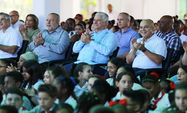 Presidente cubano asiste a reinauguración de Palacio Central de Pioneros Presidente cubano asiste a reinauguración de Palacio Central de Pioneros
