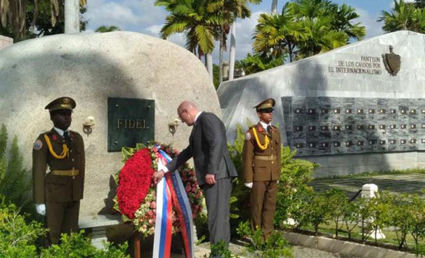 Vicepresidente ruso rindió tributo a Fidel en Santiago de Cuba Vicepresidente ruso rindió tributo a Fidel en Santiago de Cuba