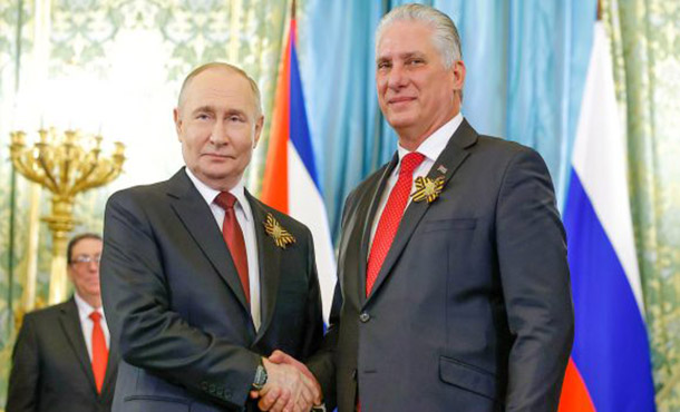 Putin y Díaz-Canel conversan en Moscú Putin y Díaz-Canel conversan en Moscú