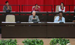 Parlamento cubano somete a votación nuevas normas legislativas en su tercera jornada de sesiones Parlamento cubano somete a votación nuevas normas legislativas en su tercera jornada de sesiones