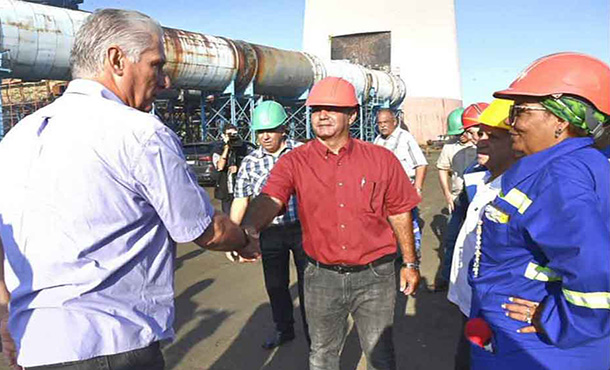 Presidente de Cuba visita termoeléctrica de Mayabeque