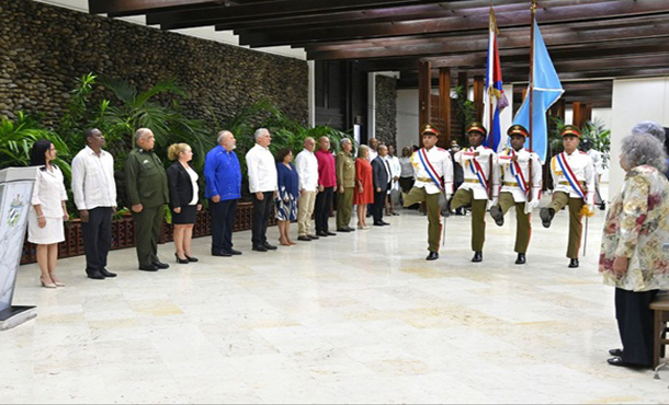 Díaz-Canel encabeza condecoración a mujeres destacadas próximo al 65 aniversario de la FMC Díaz-Canel encabeza condecoración a mujeres destacadas próximo al 65 aniversario de la FMC
