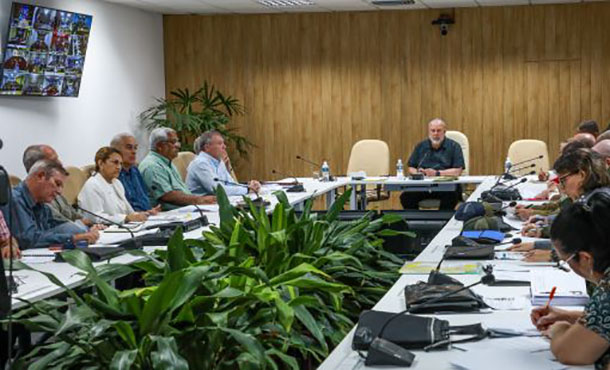 Llama primer ministro cubano a incrementar acciones contra ilegalidades en los territorios