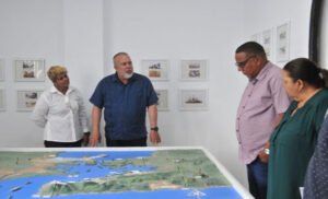 Primer ministro cubano comprueba obras sociales en Caimanera