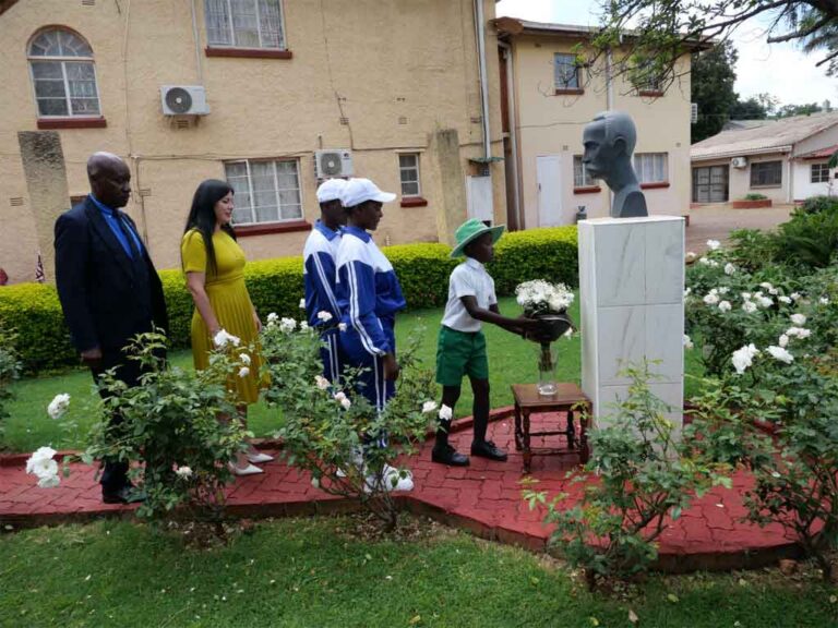 Zimbabwe rinde homenaje a Martí y reafirma compromiso con la Patria