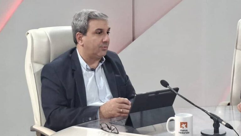 El ministro de Educación Superior informa la reorganización del proceso de pregrado