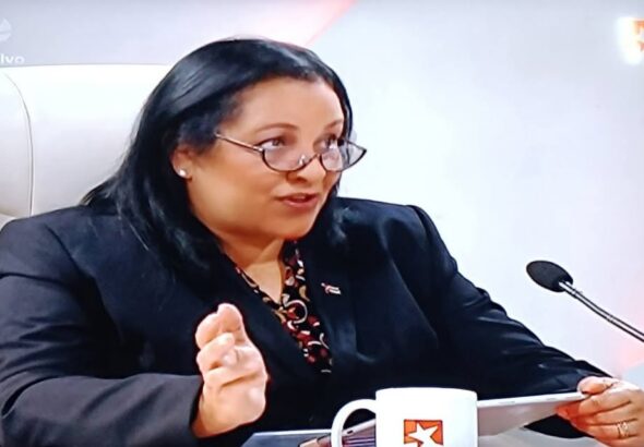Ministra de Comunicaciones comparece en la Mesa Redonda