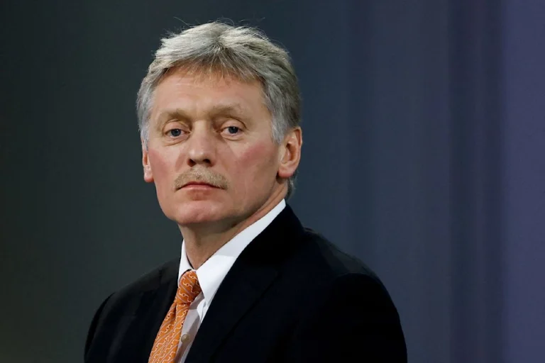 Peskov declara que Rusia buscará vías para ayudar a Cuba