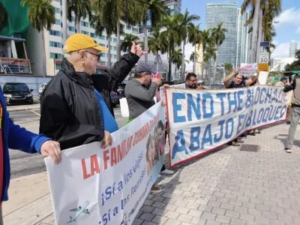 PROTESTAS EN MIAMI CONTRA EL BLOQUEO DE EE.UU A CUBA