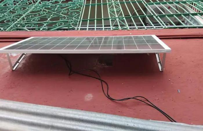 Trabajadores de universidades cubanas reciben paneles solares para sus viviendas