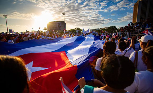 Bandera-cubana-defile