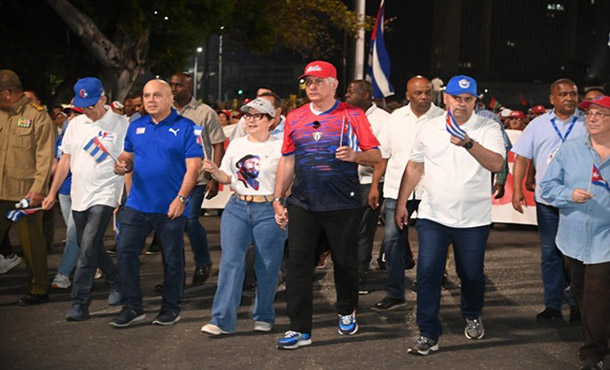 diaz-canel-en-la-plaza
