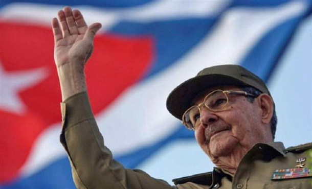 raul_castro-saluda
