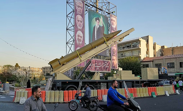 iran-posters-lider-supremo-misil