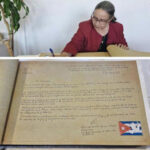 firma_libro_papa