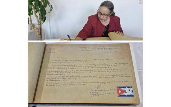 firma_libro_papa